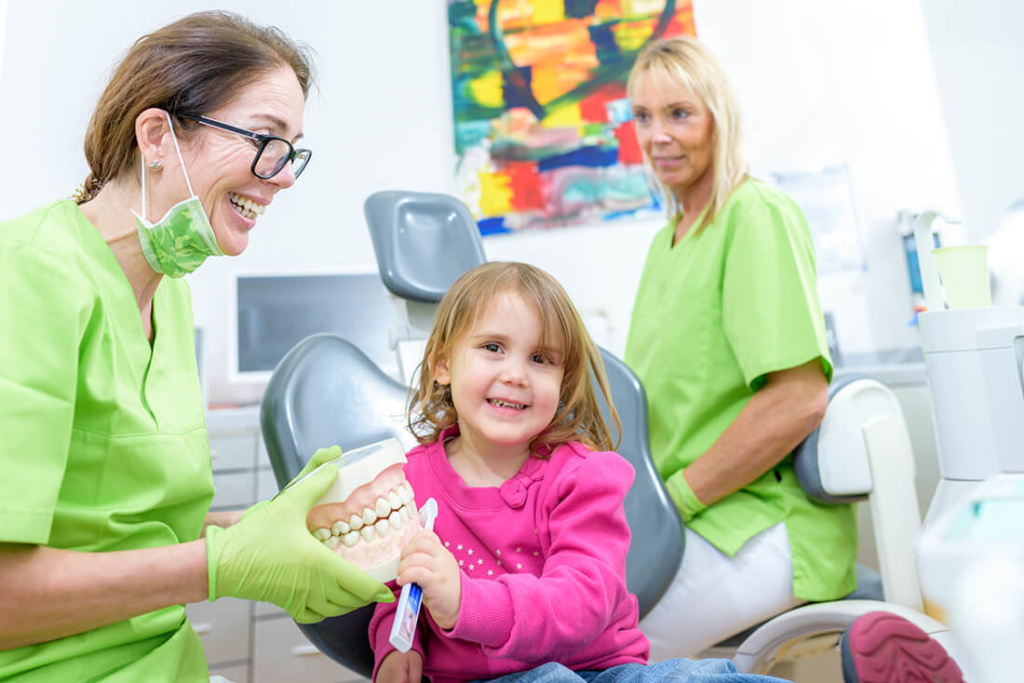 Zahnärztin Duisburg – Andrea Paris – Leistungen Kinderbehandlung